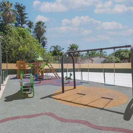 Acogedor Con Parque Infantil Apartment